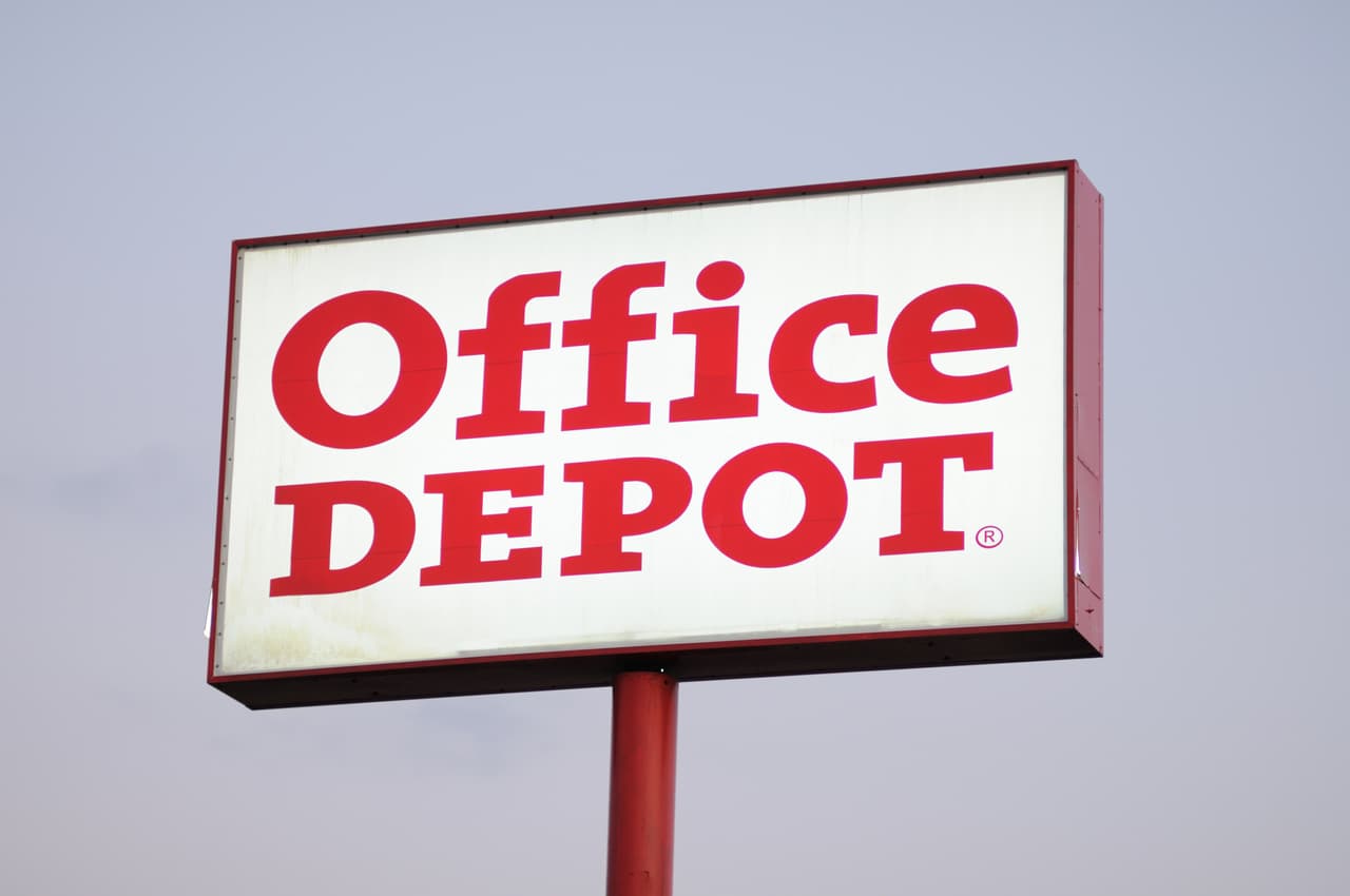 <b>Puesto 18. Office Depot</b>.
<br>
<br>Locales cerrados: 90.
<br>
<br>Marcas afectadas: Office Depot y Office Max.
<br>
<br>Esta compañía está reduciendo su presencia física a medida que invierte más recursos en sus servicios comerciales y de tecnología. Según el análisis de los datos, uno de cada cuatro centros comerciales en Estados Unidos cerrará para 2025.
<br>