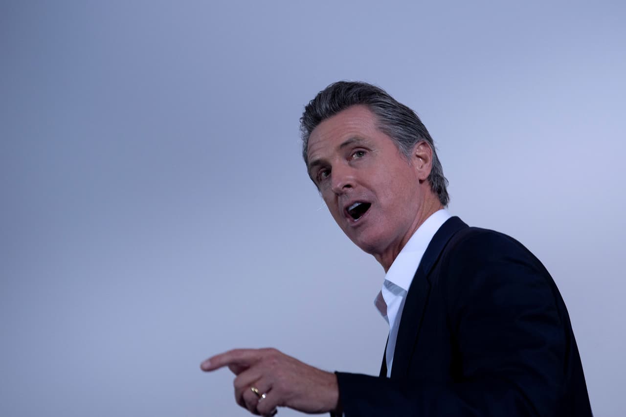 Newsom aprueba leyes que protegen la privacidad de mujeres que buscan abortar y a sus médicos