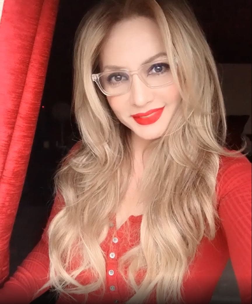 "No era grosera, pero como no queriendo, 
<b><a href="https://www.univision.com/famosos/paty-navidad-twitter-nueva-cuenta-eugenio-derbez-fotos">no acataba las normas</a></b> en el foro", agregó la fuente sobre Paty Navidad, "con su creencia sobre el coronavirus ni se había vacunado, y cuando se enfermó, tampoco se medicó". 
<br>