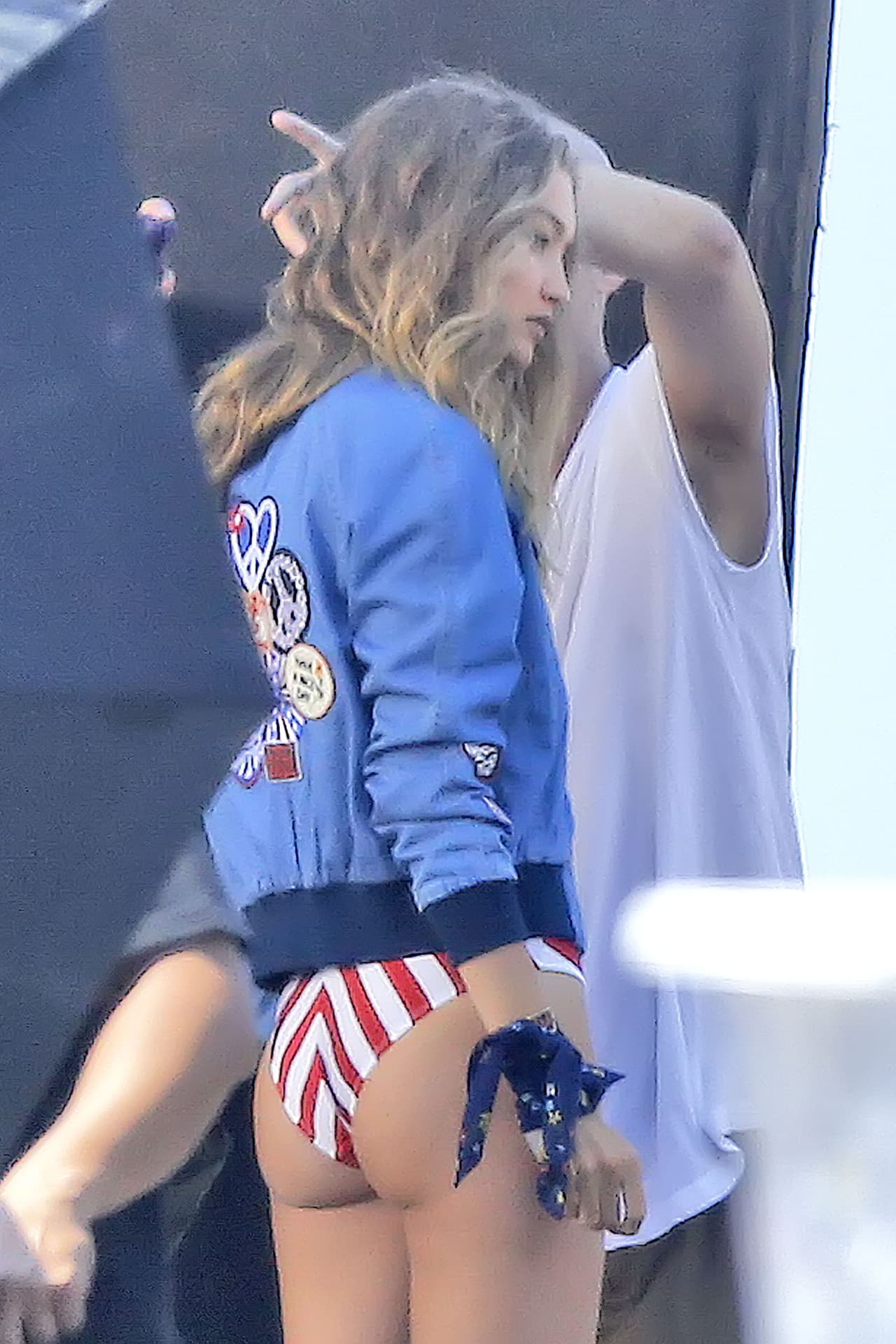 Gigi Hadid modelando.