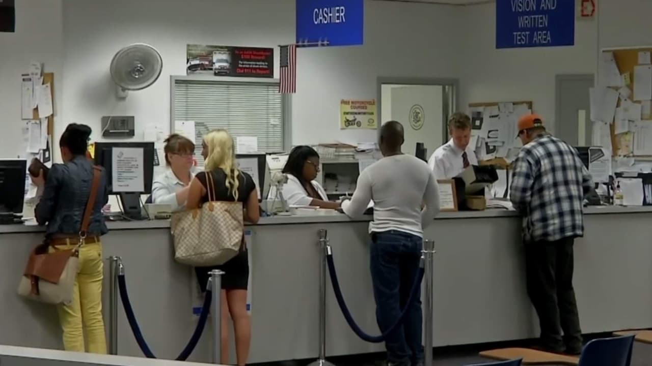 California revisa 11,000 licencias de conducir por fallas en exámenes