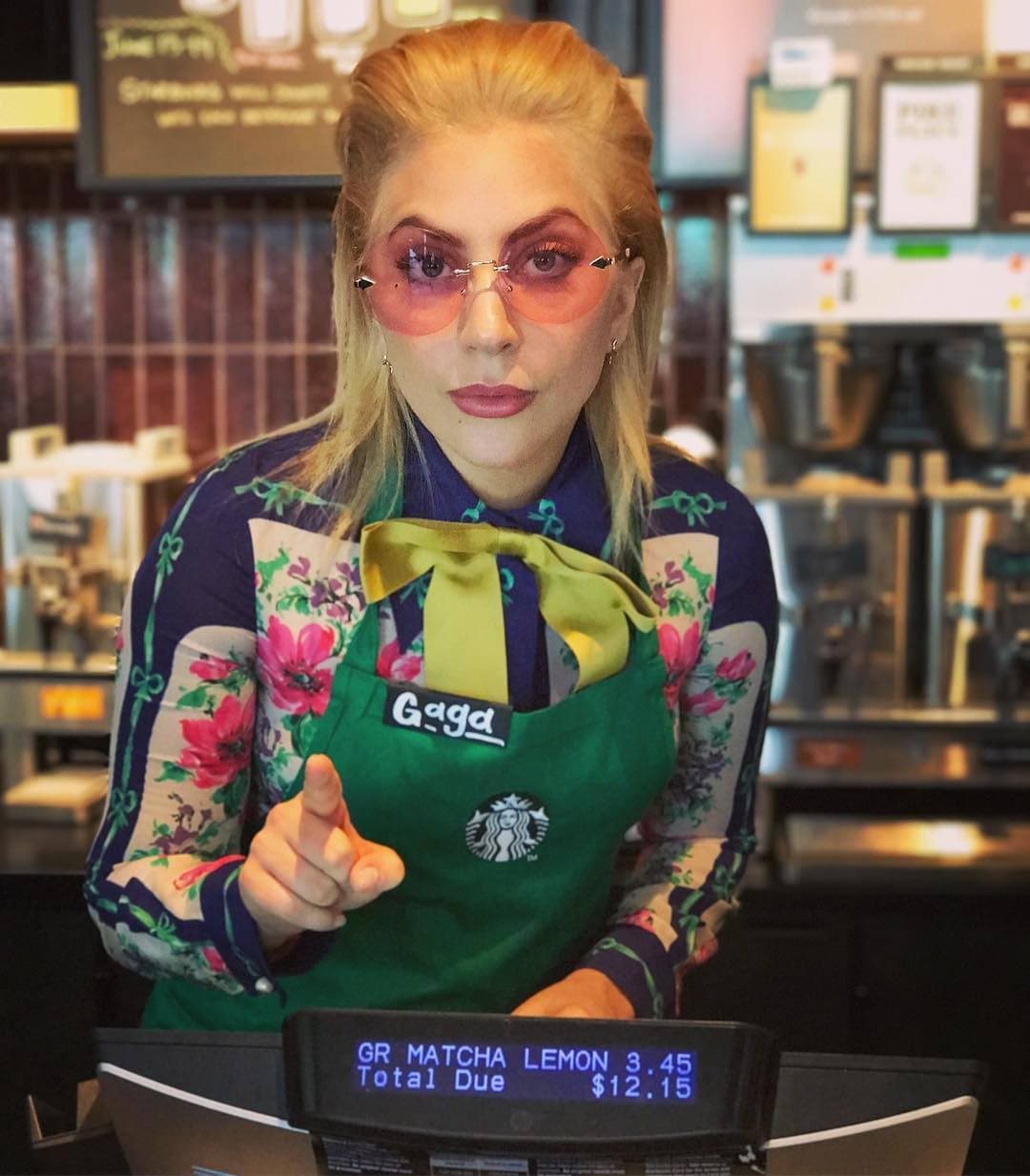 Sin embargo, por cada Violet Drink, Pink Drink, Ombré Pink Drink o Marcha Lemonade que se vendió del 13 al 19 de junio de dicho año, Starbucks donó 25 centavos a la Fundación Born This Way de la actriz y cantante.