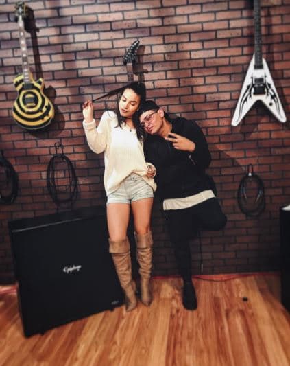 "Me siento muy bendecida por trabajar con gente talentosa y humilde. Gracias por empujar mis límites y creer en mí", dijo Zhamira en su cuenta de Instagram.