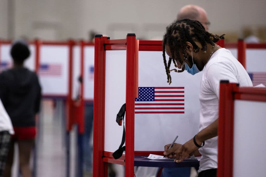 Primarias: Ocasio-Cortez vence en Nueva York y en Carolina del Norte gana un republicano que Trump no apoyaba