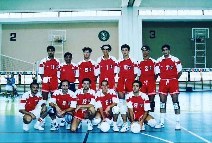 Alan nos compartió esta fotografía de sus tiempos de jugador de voleybol. ¿Ya lo encontraste?