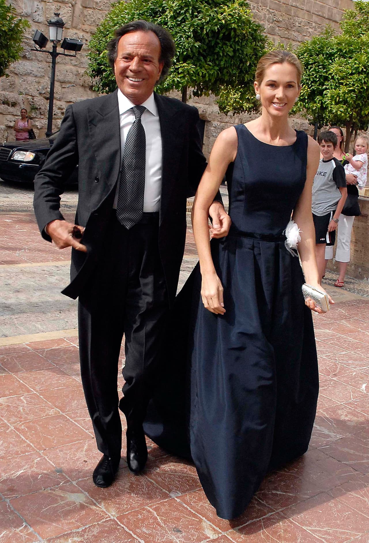 <b>5. Julio Iglesias</b>