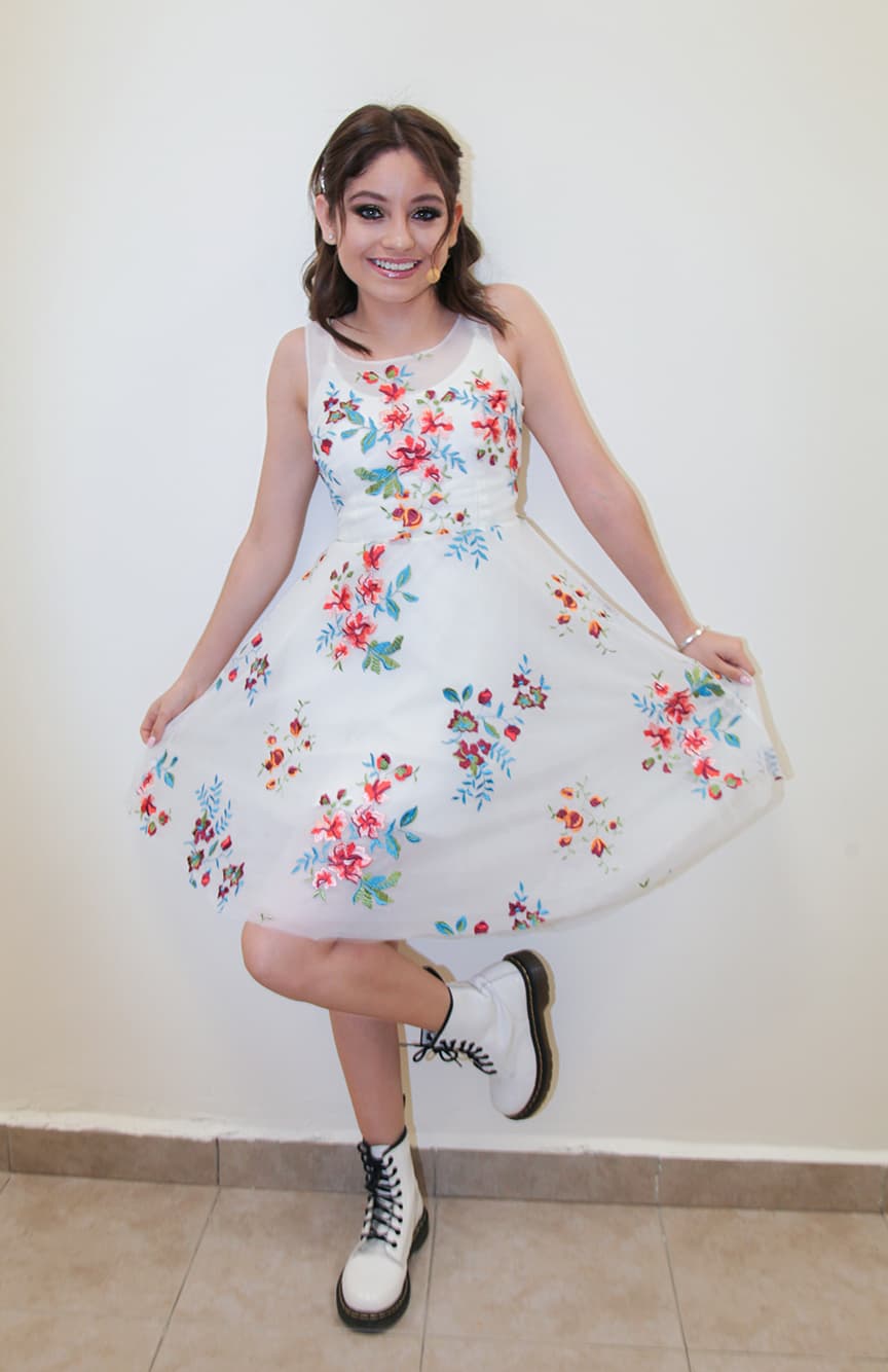 "Escuché los rumores de que estaría Danna Paola. A mí me encantaría hacerlo, sería increíble", dijo Karol en entrevista para TV y Novelas.