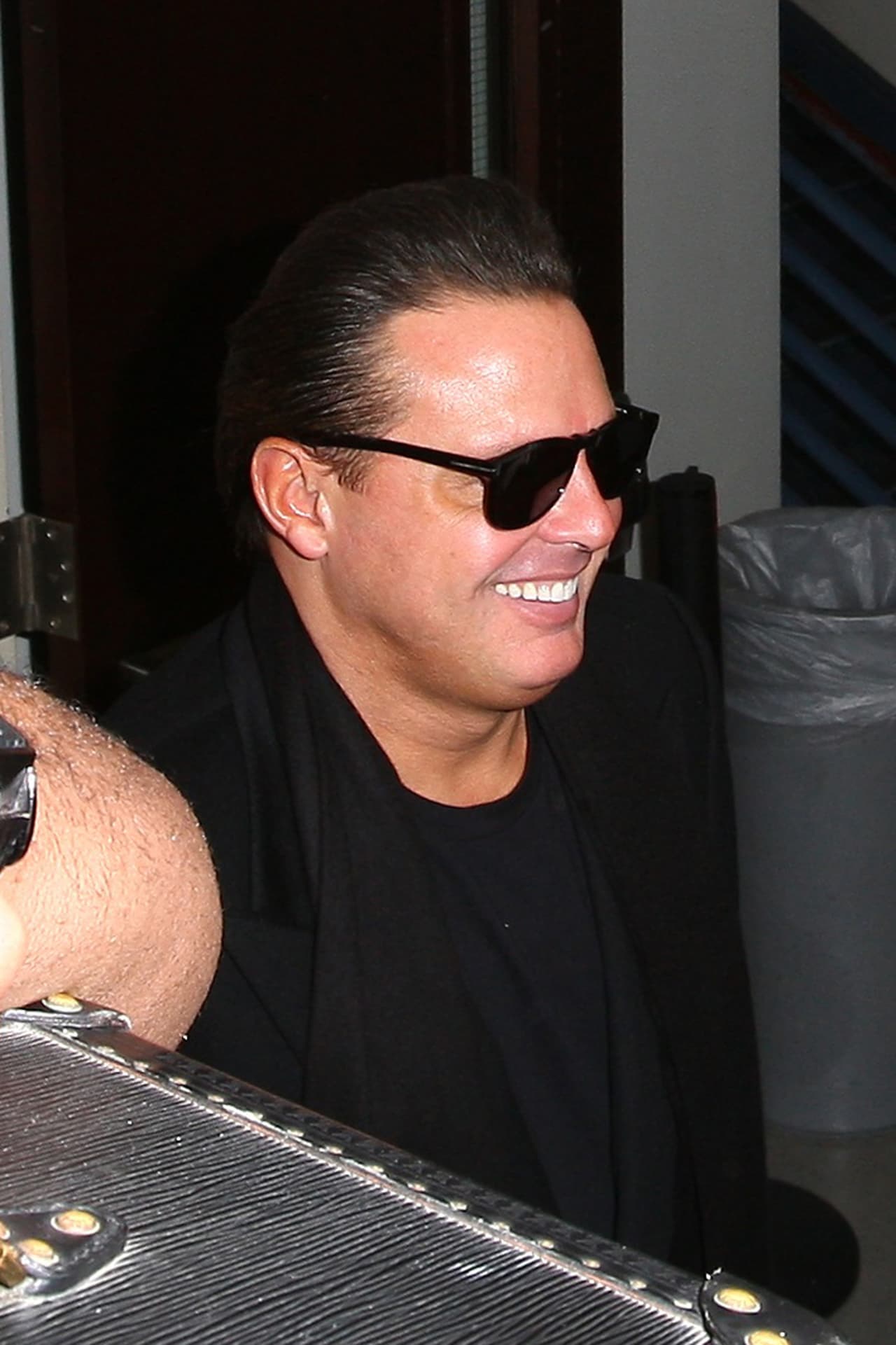 Otra de las razones que se comenta pusieron a pensar a los directivos de la disquera es la actitud que tomó Luis Miguel durante sus últimas producciones, pues él quiere hacer todo a su manera y no permite ningún tipo de asesoría.