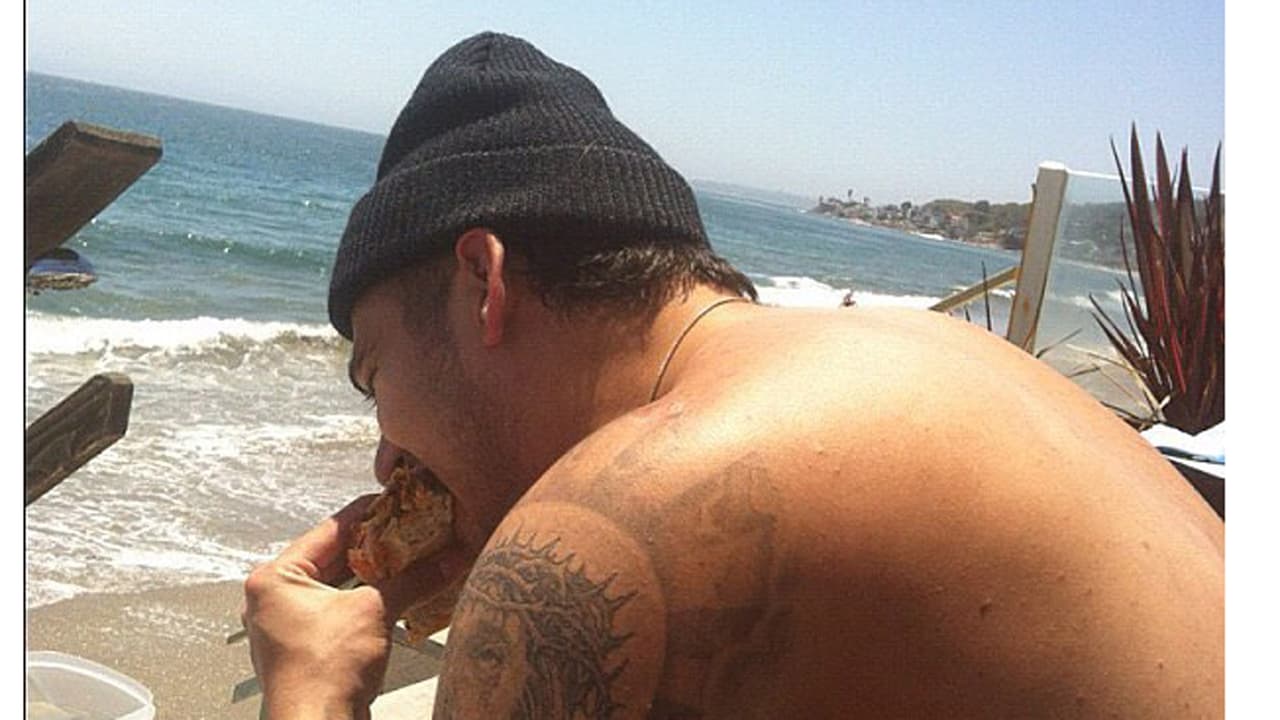 Su adicción a la comida rápida empezó a ser registrada por los paparazzis, quienes registraron día a día el drástico cambio de imagen del Kardashian, quien empezó a encender las alarmas de la familia.