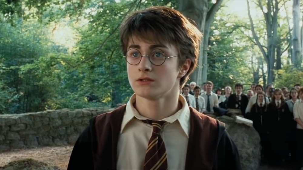 Radcliffe confesó que tuvo manchas alrededor de los ojos durante más de una semana, antes de que el director se diera cuenta que era alérgico al material con el que estaban hechos sus lentes. Afortunadamente, la producción tuvo mucho cuidado con ese detalle en las siguientes películas.