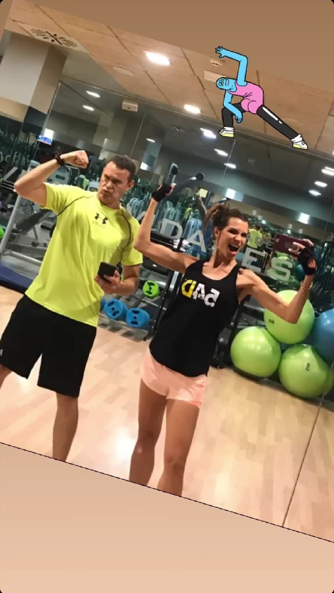 El conductor y su esposa están pasando más tiempo juntos, ya que actualmente llevan a cabo el reto 54D, con el que están transformando su mente y cuerpo.
<br>