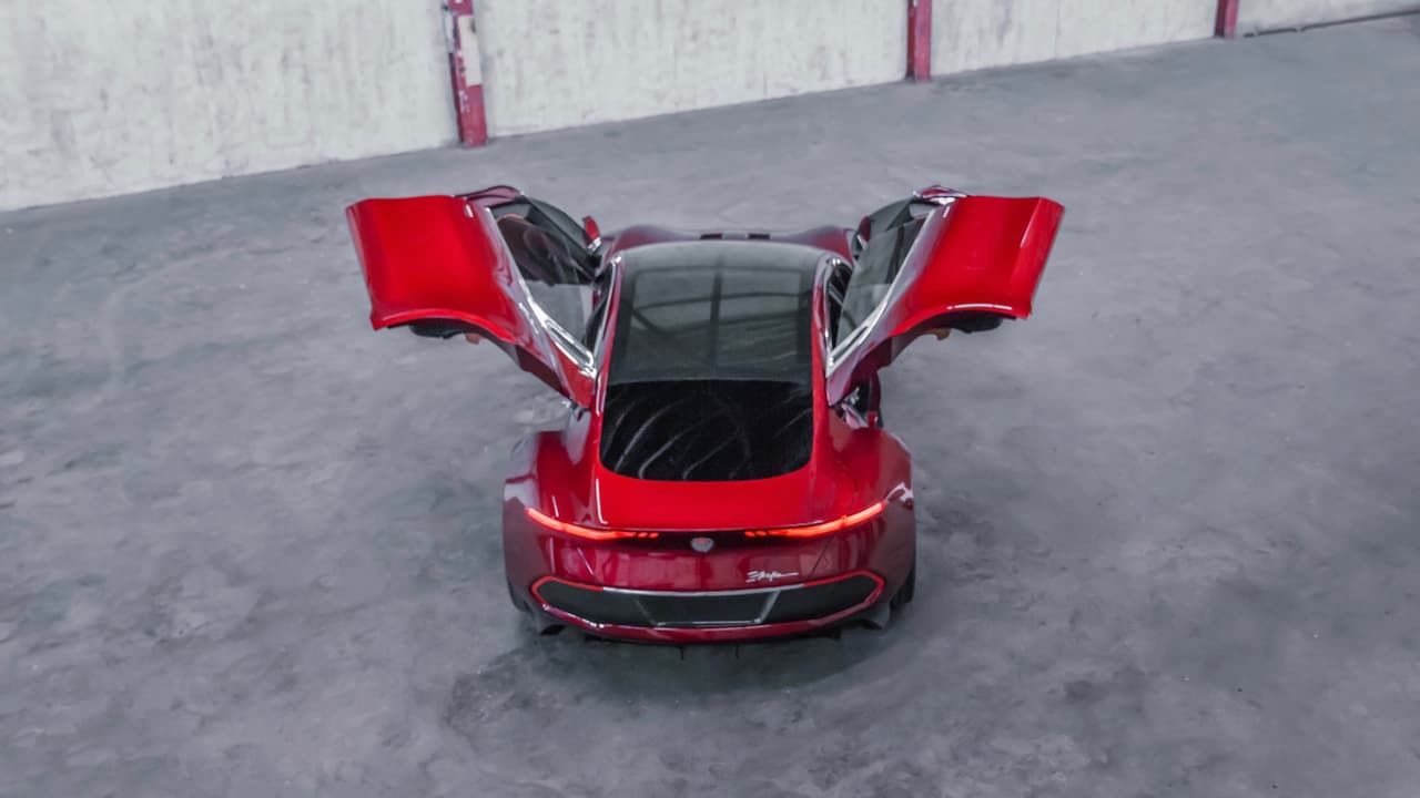 Las puertas de apertura estilo 'mariposa' del Fisker EMotion pueden ser 
<b>operadas desde una aplicación en el <i>smartphone</i></b> y cuentan con manillas al ras de la carrocería para mayor eficiencia aerodinámica y limpieza visual,