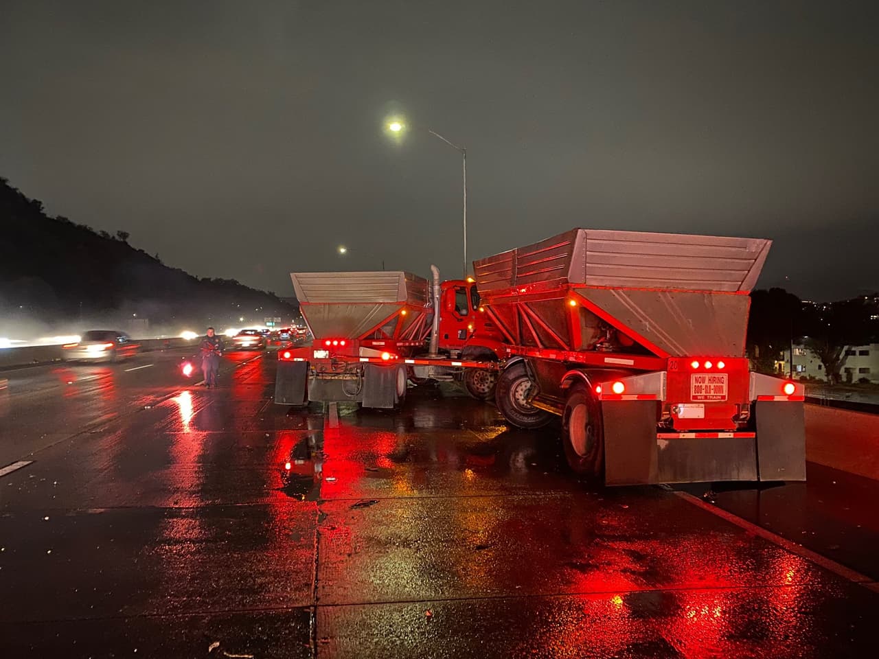 EL CHP de Los Ángeles ha recordado que durante los días de lluvia se debe reducir la velocidad al conducir y tomar todas las precauciones para evitar accidentes.