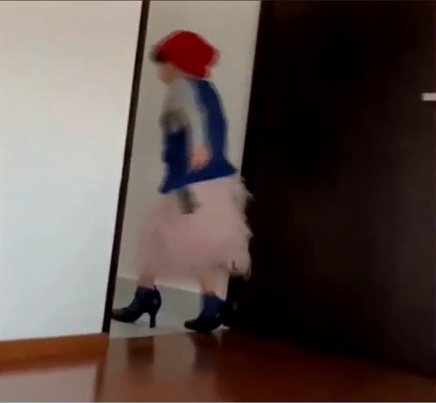 Ariadne, de 36 años, contó que todo se trató de una travesura, sin embargo, en las redes sociales le llegaron a escribir comentarios como: "Lo vas a hacer gay".