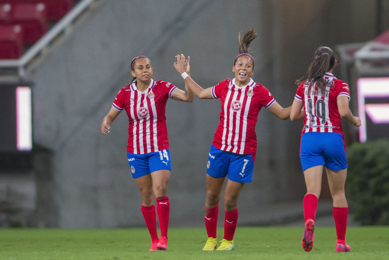 Con una victoria de 1-2 sobre las Chivas, las Águilas del América llegan a la quinta posición de la tabla con 34 unidades.