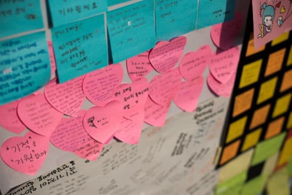 Los detuvieron por presuntamente abandonar el barco desatendiendo a los pasajeros.