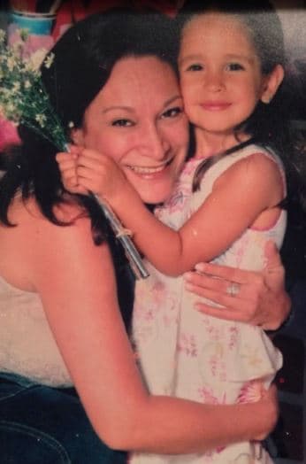 Una foto para recordar. Sofía y su querida tía, quien desafortunadamente murió.