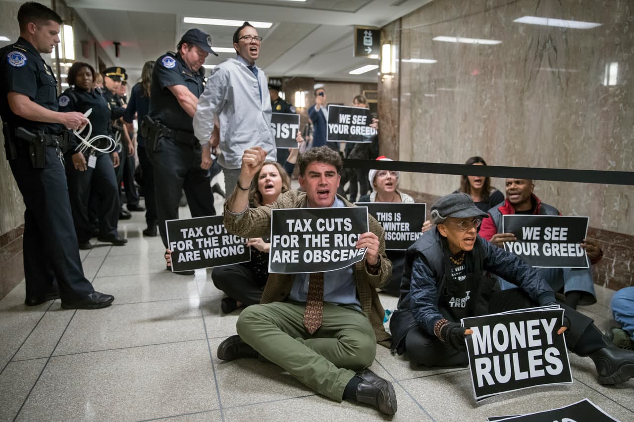 Los republicanos quieren impulsar su paquete de reducción de impuestos a través del Senado antes de la discusión sobre el presupuesto y obtener una versión final para el presidente antes de fin de año.