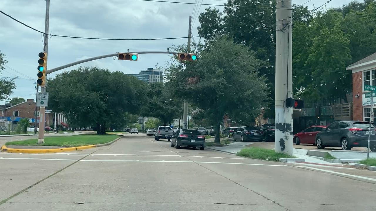 “En verano la falla más común es el sobrecalentamiento de los carros, las llantas a veces explotan por lo caliente del pavimento”, agregó.