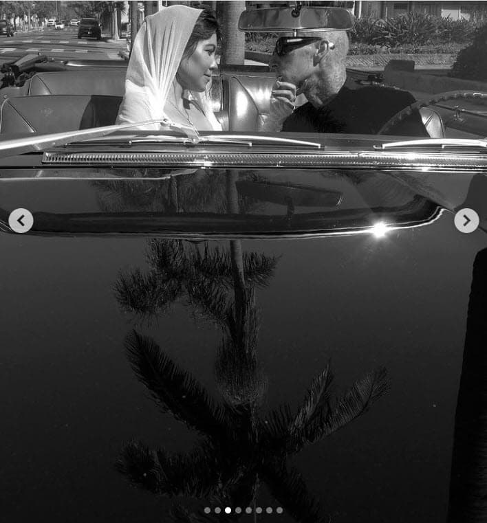 "Primero 
<b><a href="https://www.univision.com/famosos/kourtney-kardashian-y-travis-barker-boda-las-vegas-fotos" target="_blank">tenían que casarse legalmente</a> </b>antes de su gran boda italiana, que se llevará a cabo muy pronto", dijo una fuente de People el pasado domingo. 
<br>