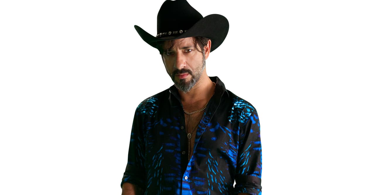 Miguel Rodarte es Rogelio. Su poca moral y una incontrolable sed de venganza lo llevan a declararle la guerra a Domingo Sánchez, quien alguna vez fuera su jefe en la mafia.