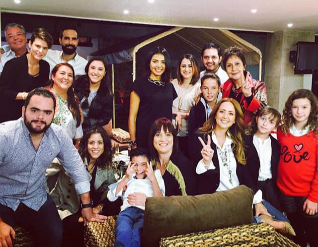 Los fines de semana los aprovecha para compartir momentos con grandes amigos.