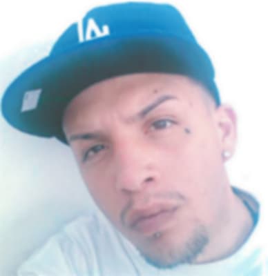 <h3 class="cms-H3-H3">César Soltero Herrera</h3>
<br>
<br>Este prófugo de 34 años por su presunta implicación en un asesinato y en un intento de homicidio en 2007, cuando el hombre se vio envuelto en un altercado físico con un hombre que lo había golpeado, y aquien le disparó después con una pistola semiautomática. 
<br>
<br>El FBI ofrece una recompensa de hasta 5,000 dólares por información que conduzca a su arresto. 
<br>