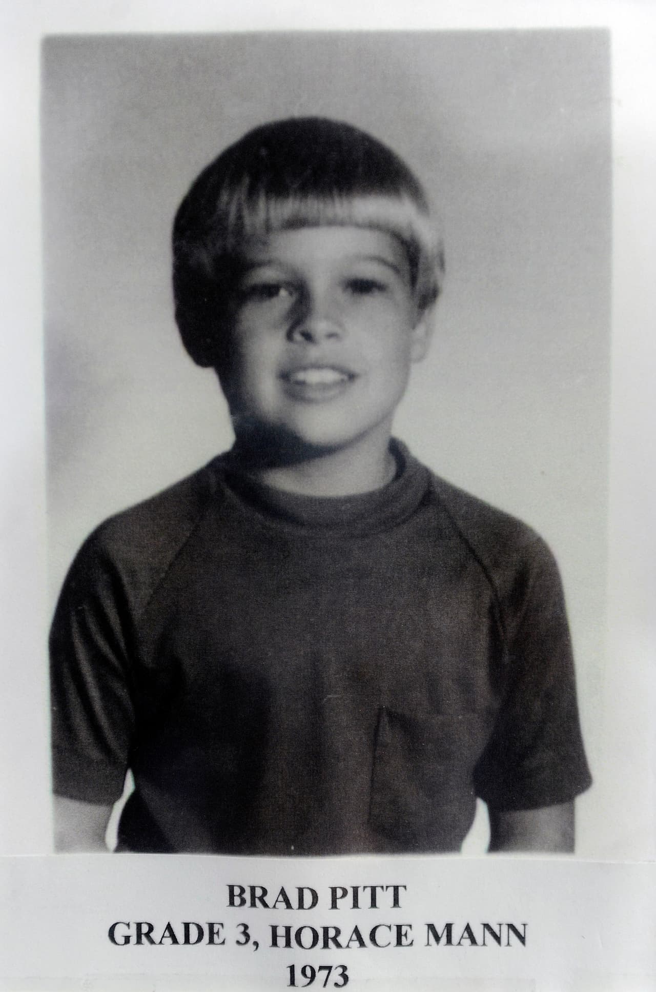 Foto del anuario de Brad Pitt, cuando cursaba el tercer grado en 1973.
