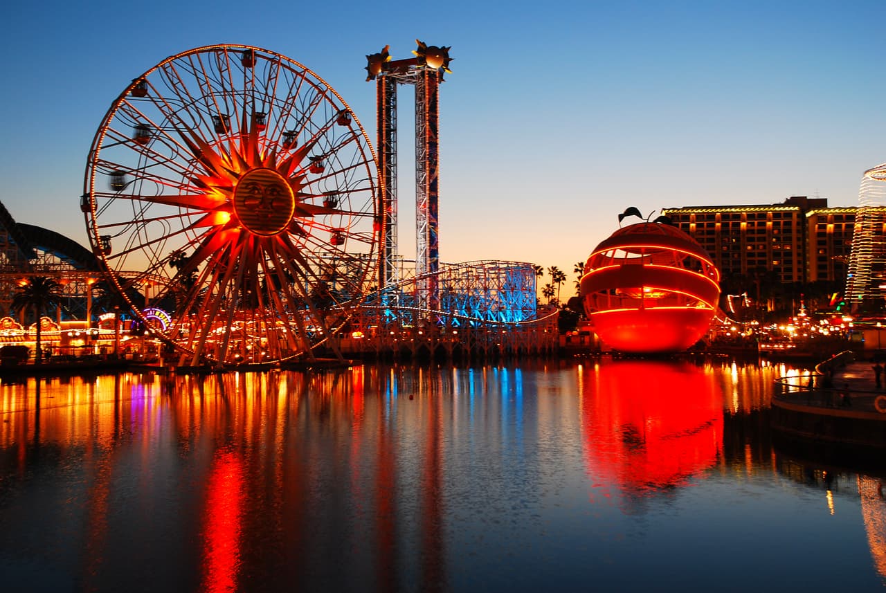 <b>Puesto 18: Anaheim, California. </b>Tiene el costo de vida más alto de este ranking, pero si usted tiene un buen ingreso y desea disfrutar de un buen clima cerca del parque Disneyland, este podría ser su destino. Con 57 parques, Anaheim tiene más espacios públicos al aire que el promedio y está a unos 30 minutos en automóvil de tres de las playas más populares del sur de California.