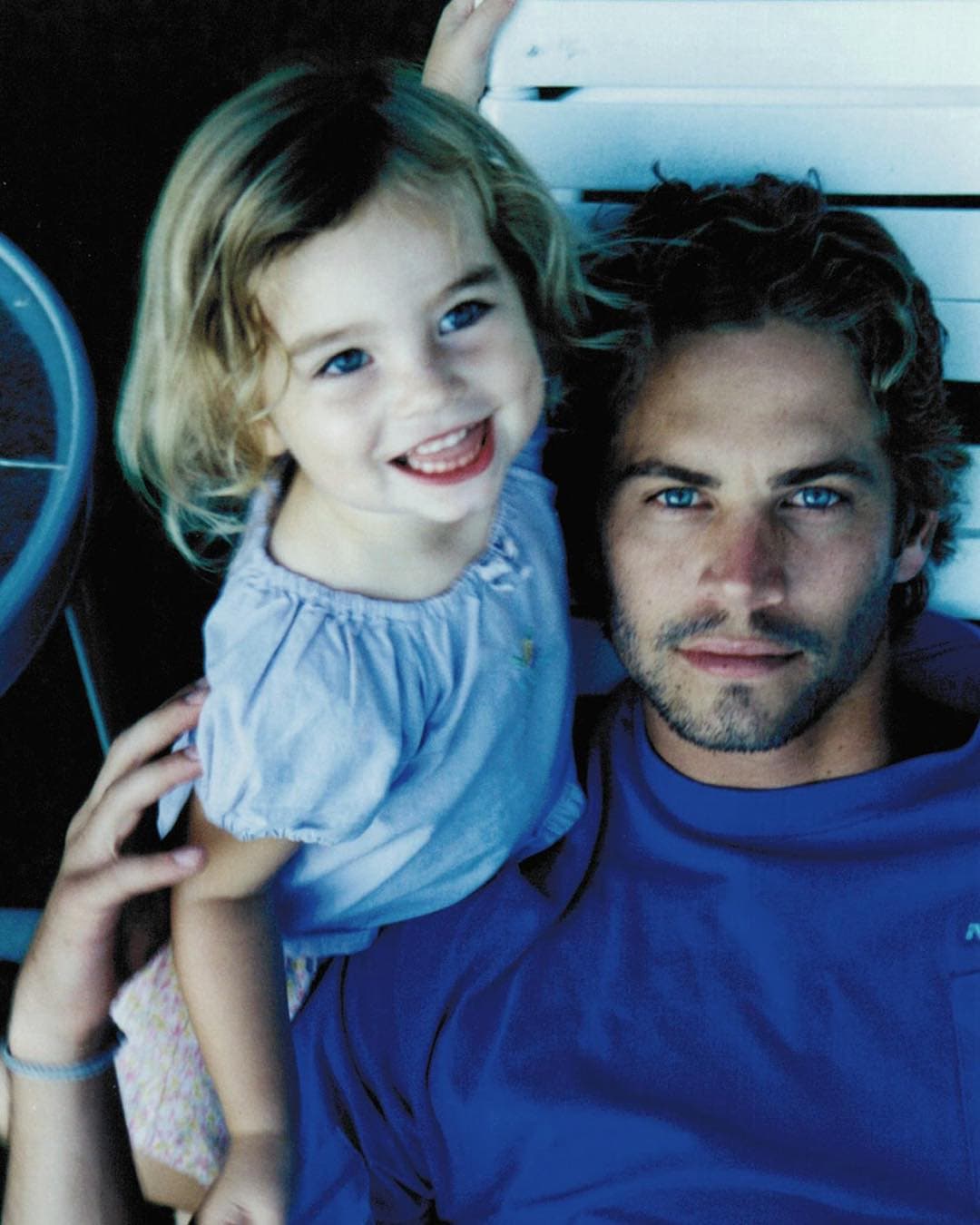 En 1998 Paul, y su entonces novia Rebecca, tuvieron una hija: Meadow Rain Walker, quién pasó vivió los primeros siete años de su vida en Hawai y
<b> <a href="http://people.com/celebrity/paul-walker-dies-inside-his-life-as-a-dad/">de acuerdo a 'People'</a></b> era muy cercana a su padre, con quien solía practicar deportes acuáticos como el surf.