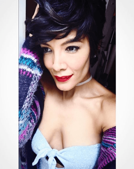 Aunado a su gran talento artístico, María del Carmen Félix ha impuesto moda entre sus más de 159 mil seguidores, quienes han evidenciado el gran parecido que comparte con su tía abuela.