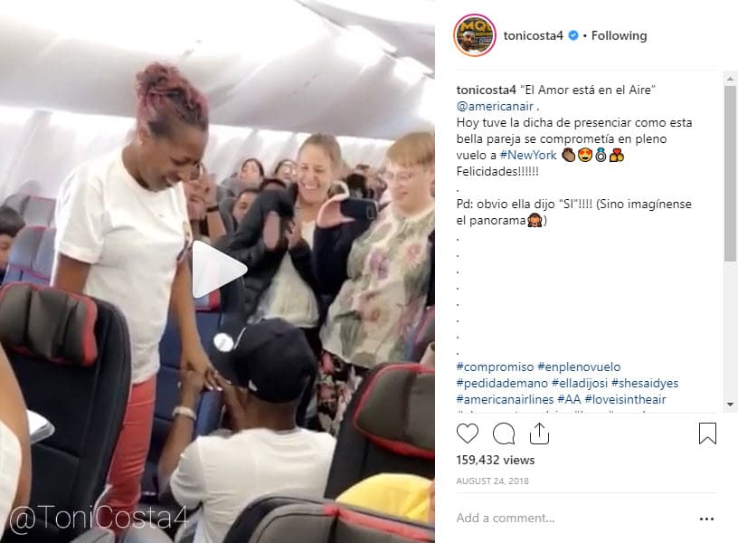 En agosto del mismo año, Costa compartió un video donde, en pleno vuelo, 
<a href="https://www.univision.com/entretenimiento/ya-estamos-casados-la-sorprendente-respuesta-de-toni-costa-sobre-su-relacion-con-adamari-lopez">una mujer recibió el anillo de compromiso</a>.
<br>