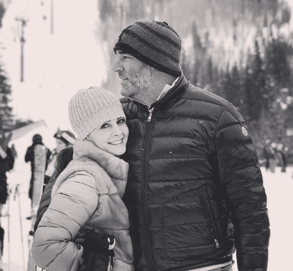 La actriz derrochó romanticismo al compartir con sus seguidores esta tierna fotografía y un 'I love you' a su esposo.