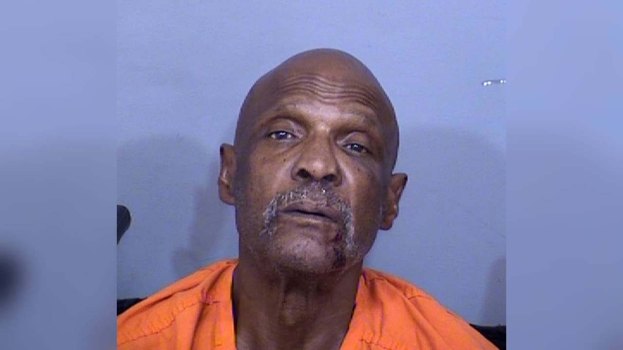 Hombre desnudo irrumpe en casa llena de niños; aseguraba que un cocodrilo lo perseguía