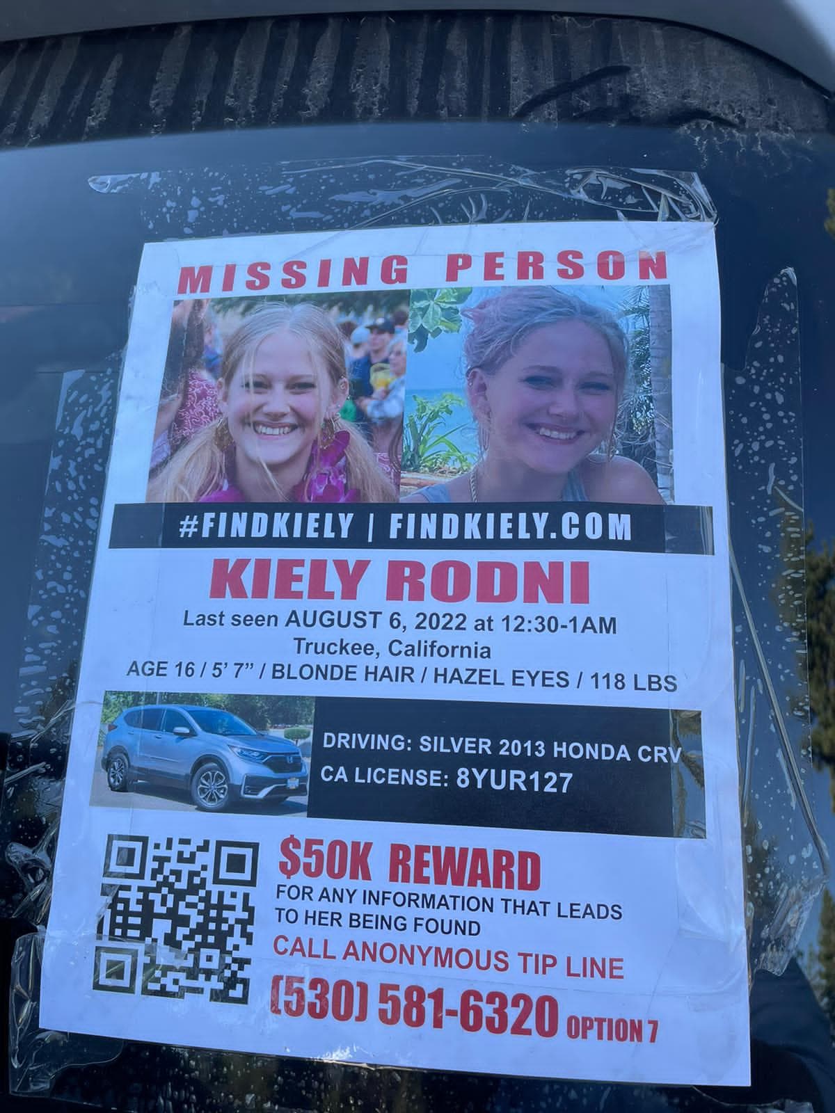 Las autoridades invitan a cualquier persona que pueda tener información sobre Kiely a que se comunique con la línea de información al: (530) 581-6320 Opción 7. La llamada puede ser anónima.