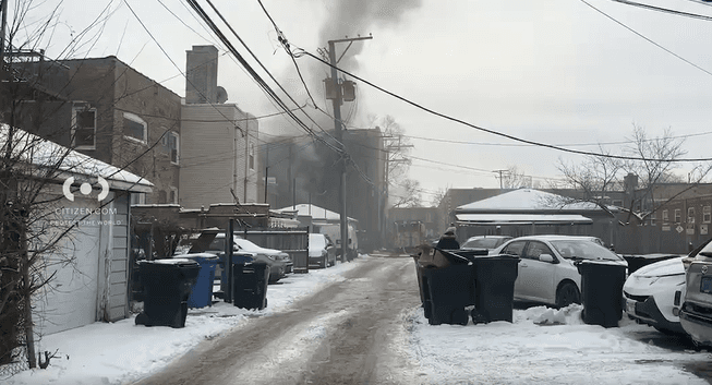 En rueda de prensa, bomberos explicaron que el niño tenía quemaduras severas en su cuerpo cuando lo encontraron.