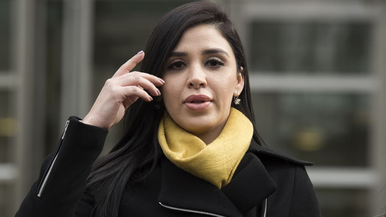 Filtran imágenes de la esposa de 'El Chapo' Guzmán con su uniforme de reclusa