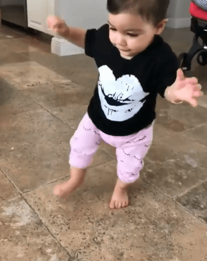 A principios del mes de diciembre nos enteramos de que Amaia ya estaba dando sus primeros pasos.