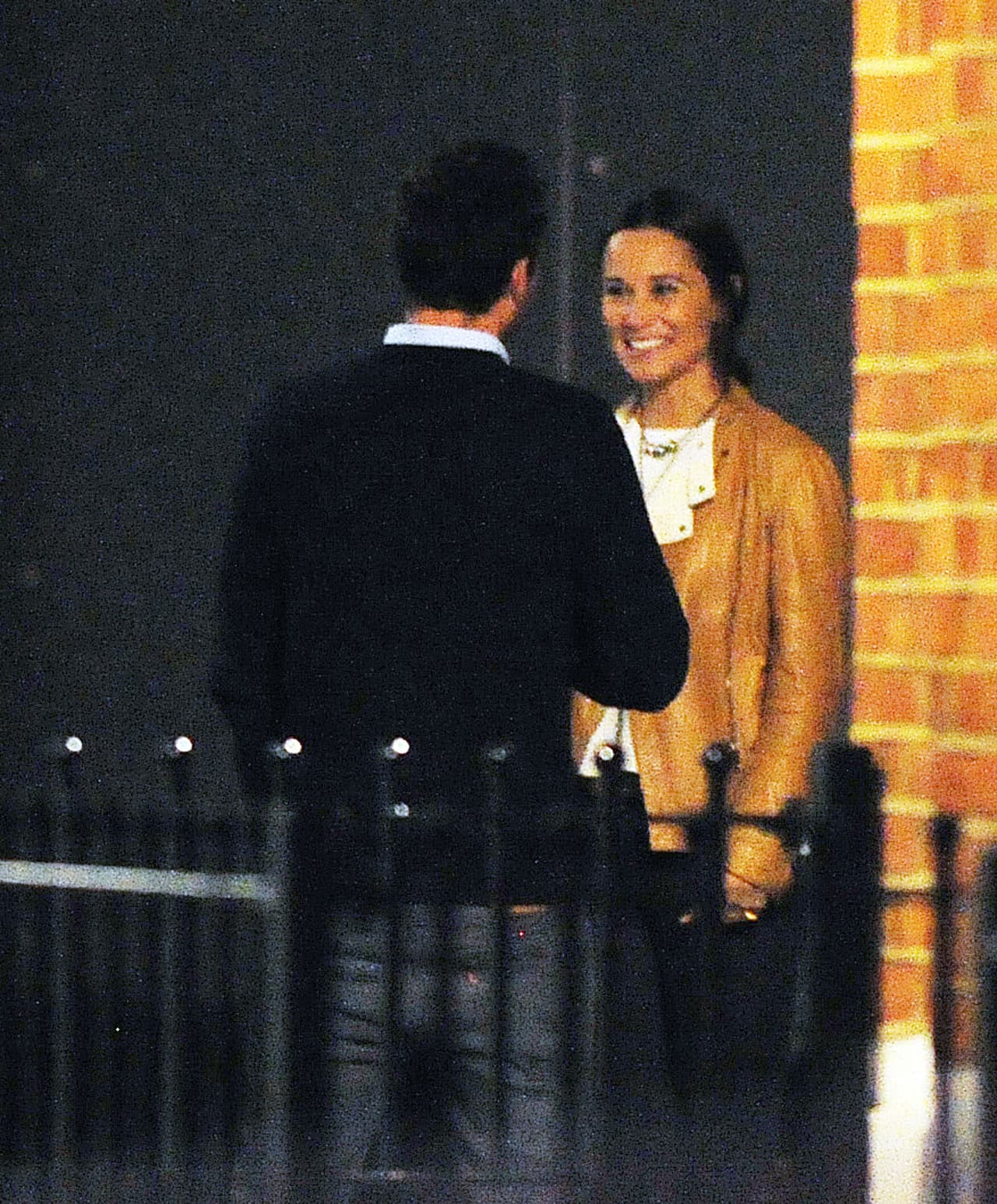 Y, como cualquier chica soltera, salió a divertirse.