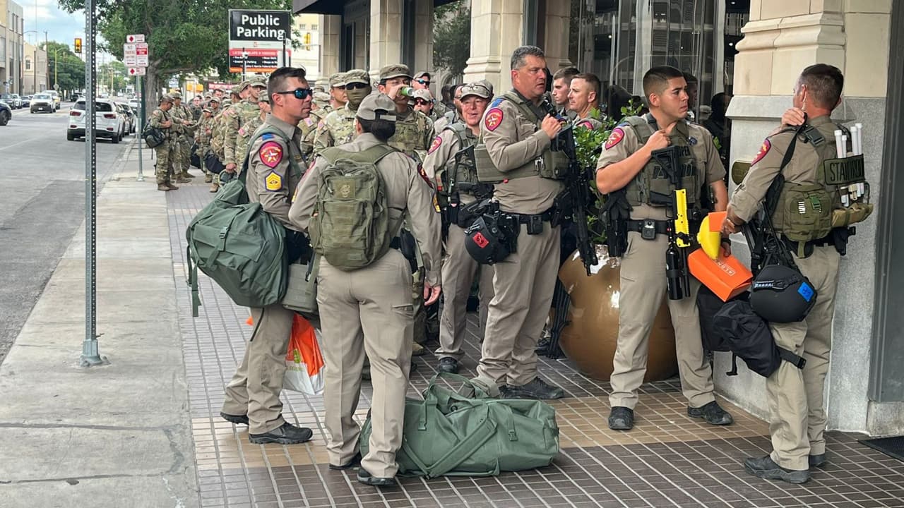 Ante protestas masivas planeadas en contra de ICE en todo el país, la Guardia Nacional de Texas llegó a San Antonio.