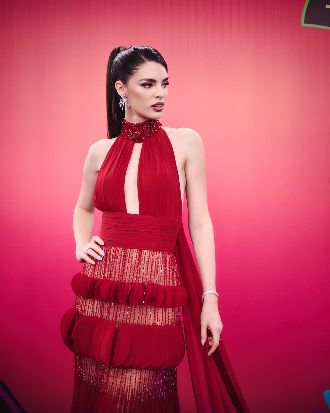 La alfombra azul estuvo llena de todo tipo de diseños y texturas que resaltaron la belleza de las celebridades.
<br>