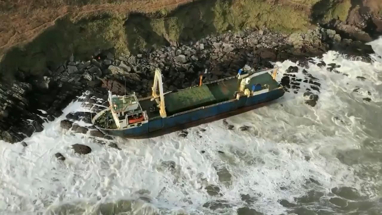 Como si fuera una película de misterio: un barco ‘fantasma’ llega a Irlanda después de flotar un año en el mar