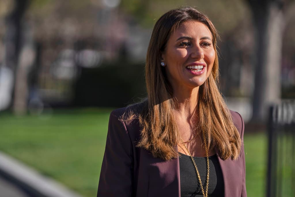 Por qué un juez dice que la exabogada de Trump, Alina Habba, no puede ser fiscal