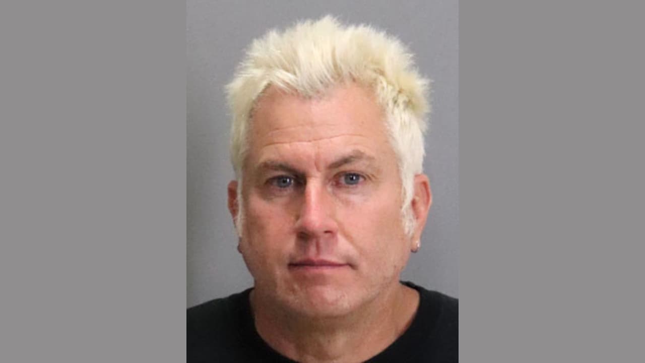 Uno de los negocios es una empresa de reciclaje supuestamente propiedad de Robert Frank, de 52 años, quien está acusado de poseer convertidores catalíticos robados por un valor de aproximadamente $3 millones, según la Oficina del Fiscal de Distrito del Condado de Santa Clara.
<br>