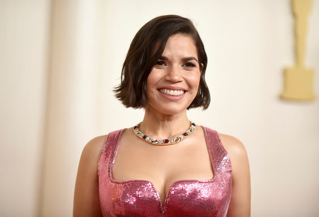 Aprovechó la ocasión para mostrar su apoyo a las mujeres hispanas nominadas en esta edición de los Oscar, entre ellas America Ferrera, quien se postula a mejor intérprete de reparto por ‘Barbie’, deseándoles “mucha suerte”.