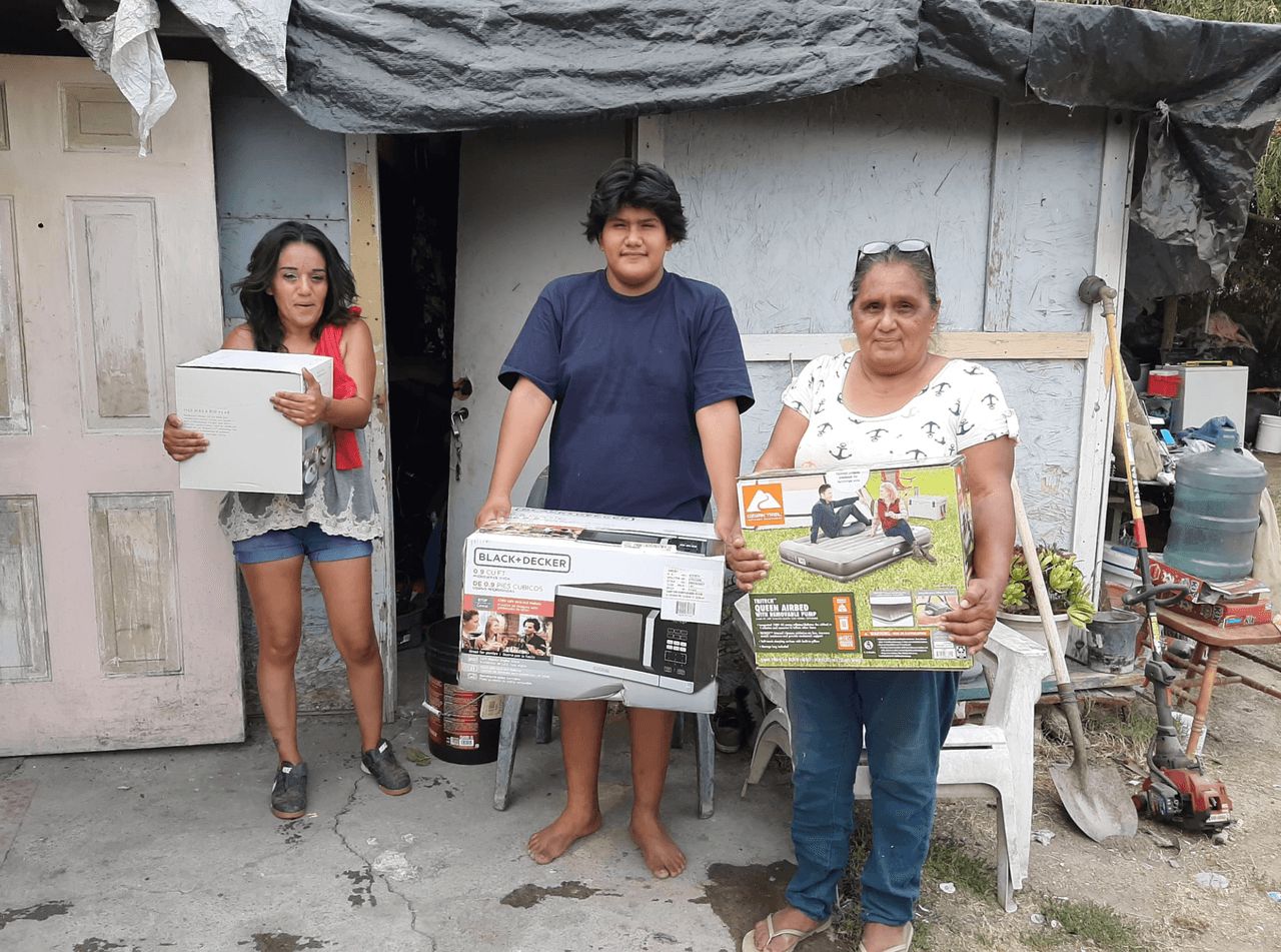 Lo habían perdido todo en un incendio, pero la sorpresa de las autoridades les devolvió la sonrisa