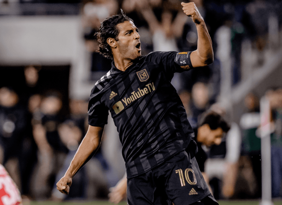 Carlos Vela extendió su contrato con el LAFC para el año 2021.
