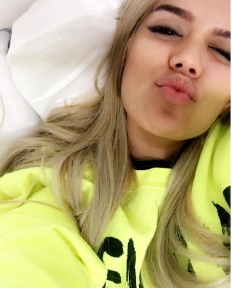 Un rico besito de Karol G para todos sus fans.
