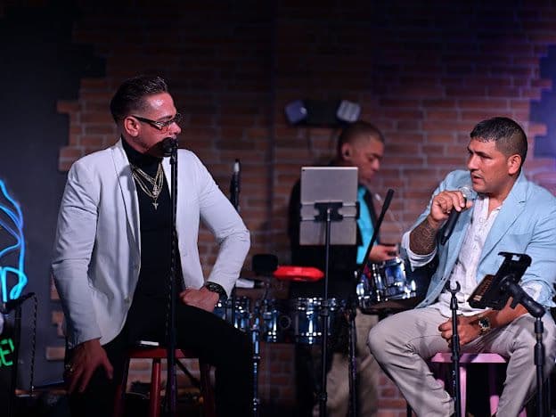 El álbum de El Piscis combina la salsa con géneros como el merengue, vallenato, cumbia y afrobeat, logrando una fusión innovadora que honra la tradición.