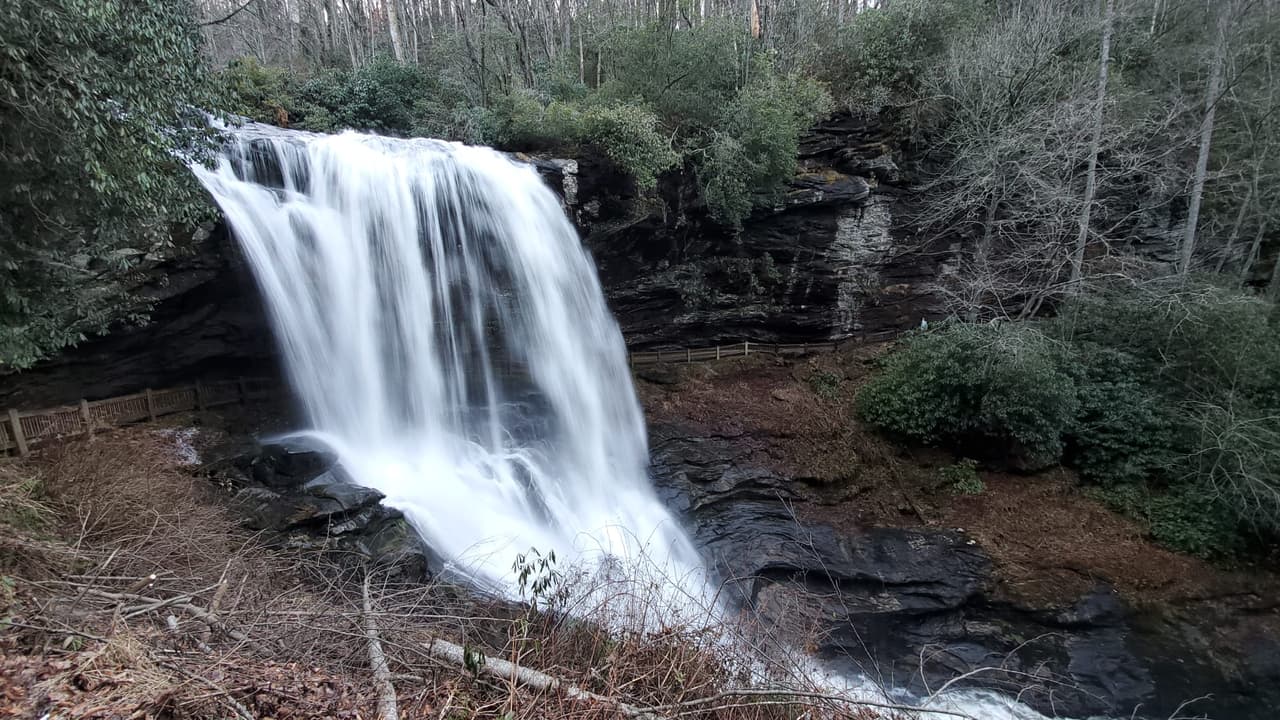Dry Falls está ubicado en Highlands, al oeste de Carolina del Norte.